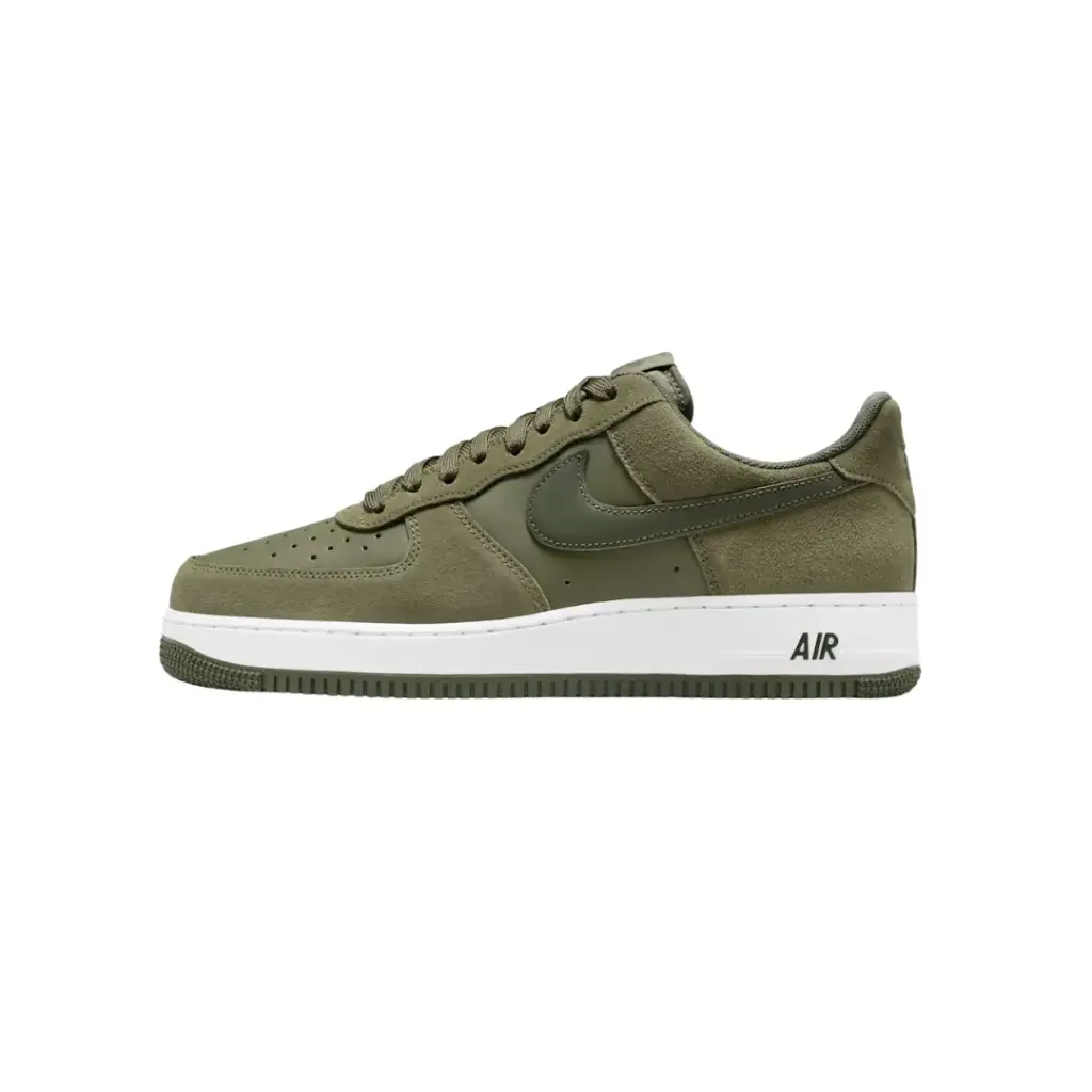 [CALNIKAF107LV8BRONZNEWGRN] Nike Air Force 1 '07 LV8 Bronzine – Estilo clásico con toque premium